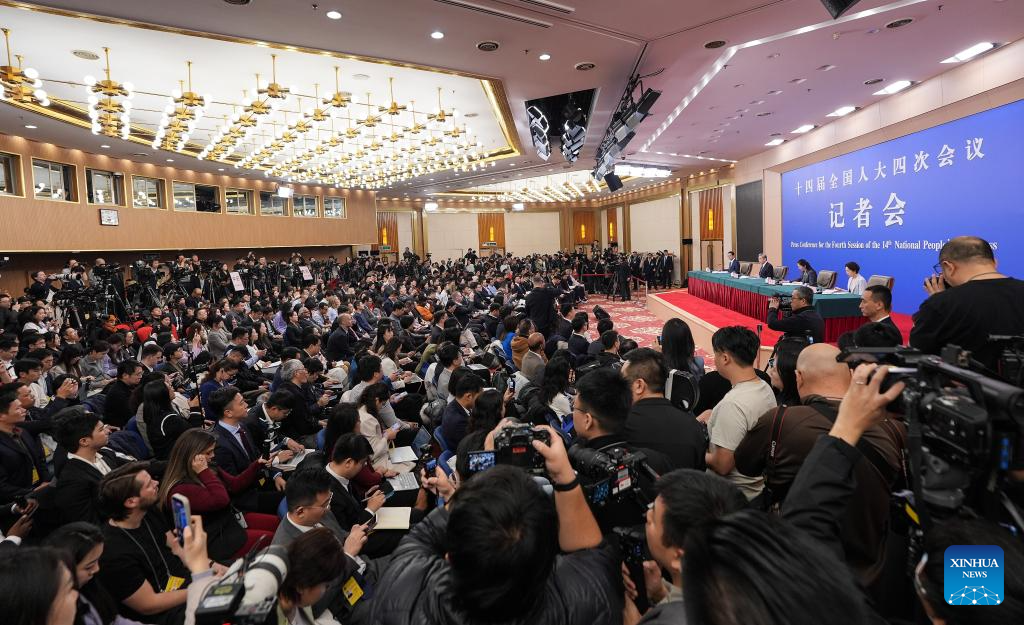 وزير الخارجية الصيني يلتقي الصحافة حول السياسة والعلاقات الخارجية