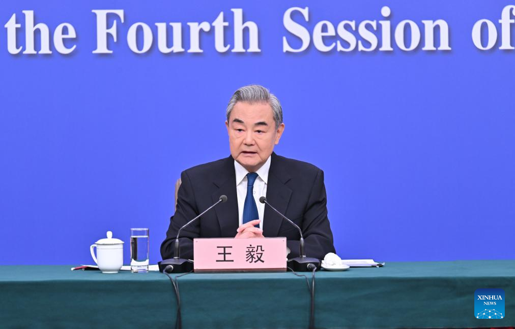 وزير الخارجية الصيني يلتقي الصحافة حول السياسة والعلاقات الخارجية