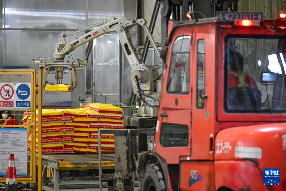 شينجيانغ تعتمد التكنولوجيا لتعزيز الاستعدادات لموسم زراعة الربيع وضمان الإمدادات الزراعية اللازمة