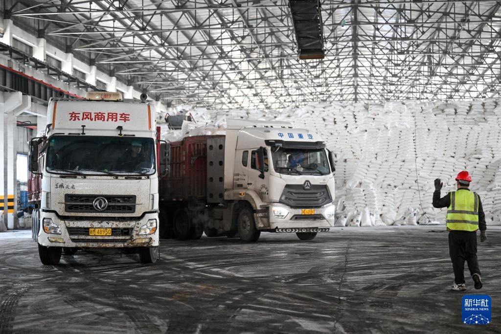 شينجيانغ تعتمد التكنولوجيا لتعزيز الاستعدادات لموسم زراعة الربيع وضمان الإمدادات الزراعية اللازمة