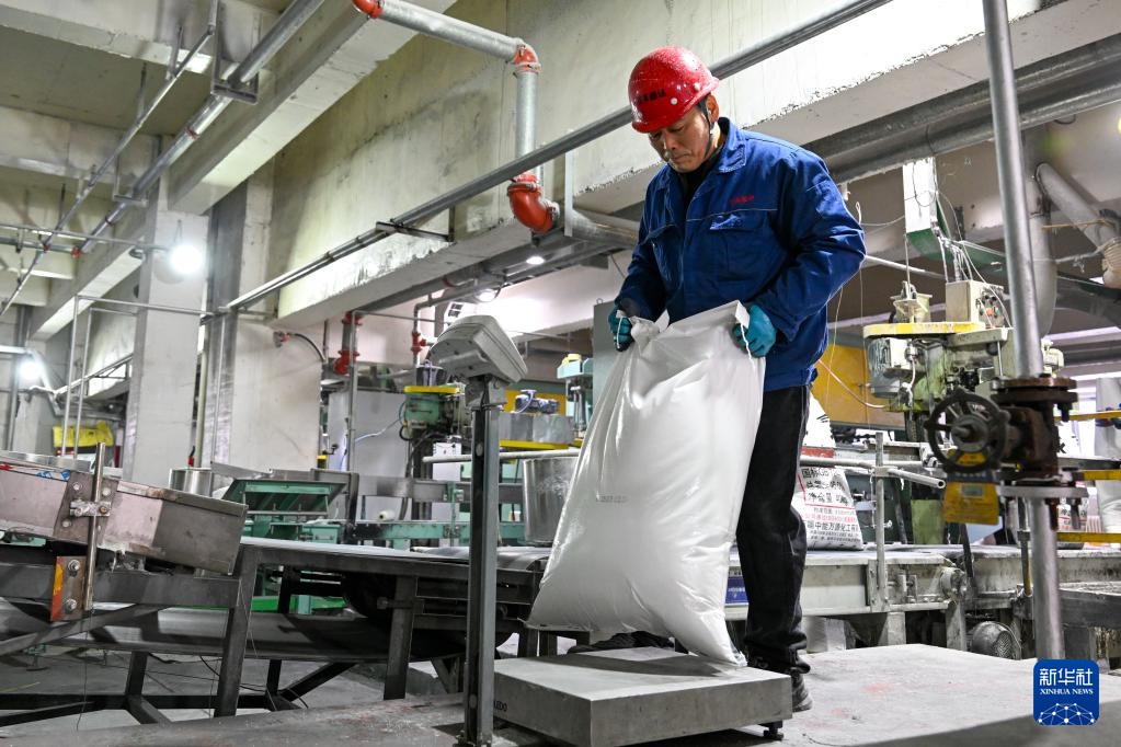 شينجيانغ تعتمد التكنولوجيا لتعزيز الاستعدادات لموسم زراعة الربيع وضمان الإمدادات الزراعية اللازمة