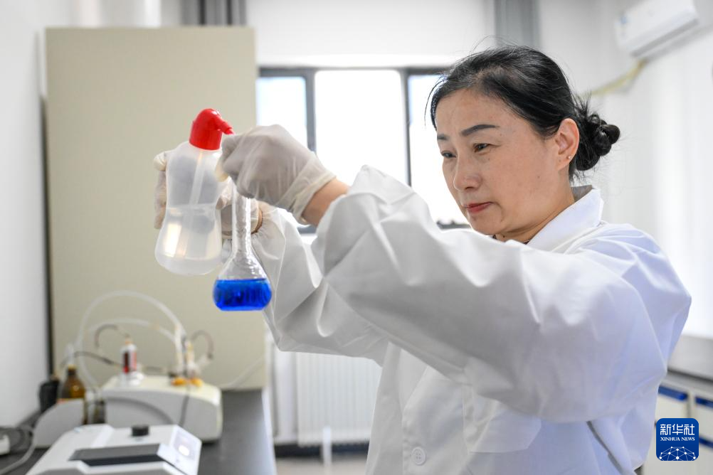 شينجيانغ تعتمد التكنولوجيا لتعزيز الاستعدادات لموسم زراعة الربيع وضمان الإمدادات الزراعية اللازمة