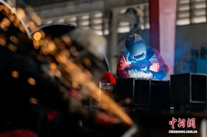 تشينغداو تطلق أكبر مصنع أسطواني للنفط والغاز في آسيا بتصميم صيني مستقل