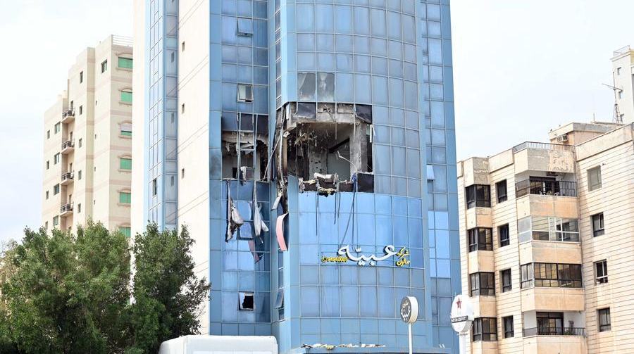 الكويت تعلن التصدي لصواريخ ومسيرات اخترقت أجواء البلاد