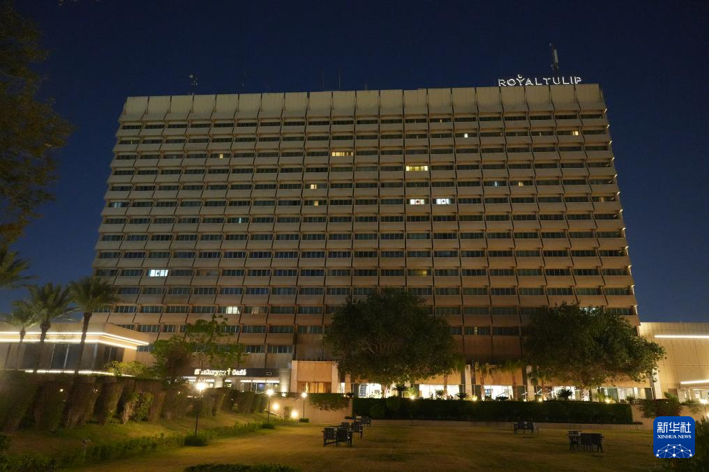 تعرض فندق الرشيد وقاعدة فيكتوريا في العراق لهجومين منفصلين