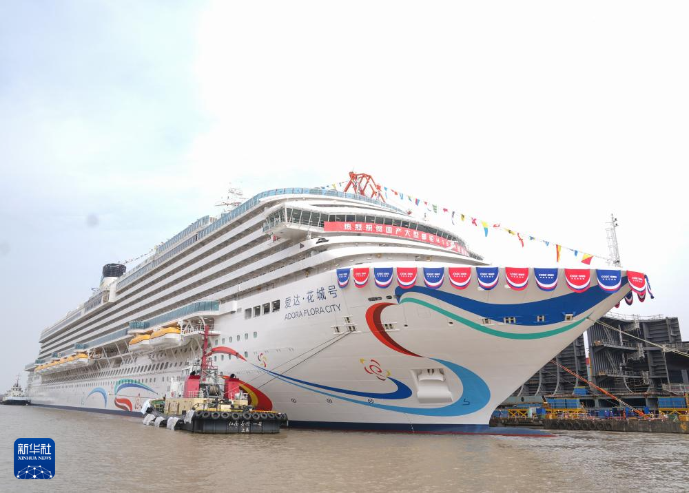 تعويم ثاني سفينة سياحية صينية كبيرة محلية الصنع في شانغهاي