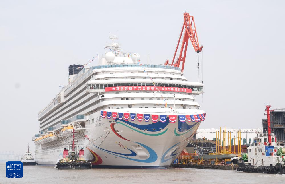 تعويم ثاني سفينة سياحية صينية كبيرة محلية الصنع في شانغهاي