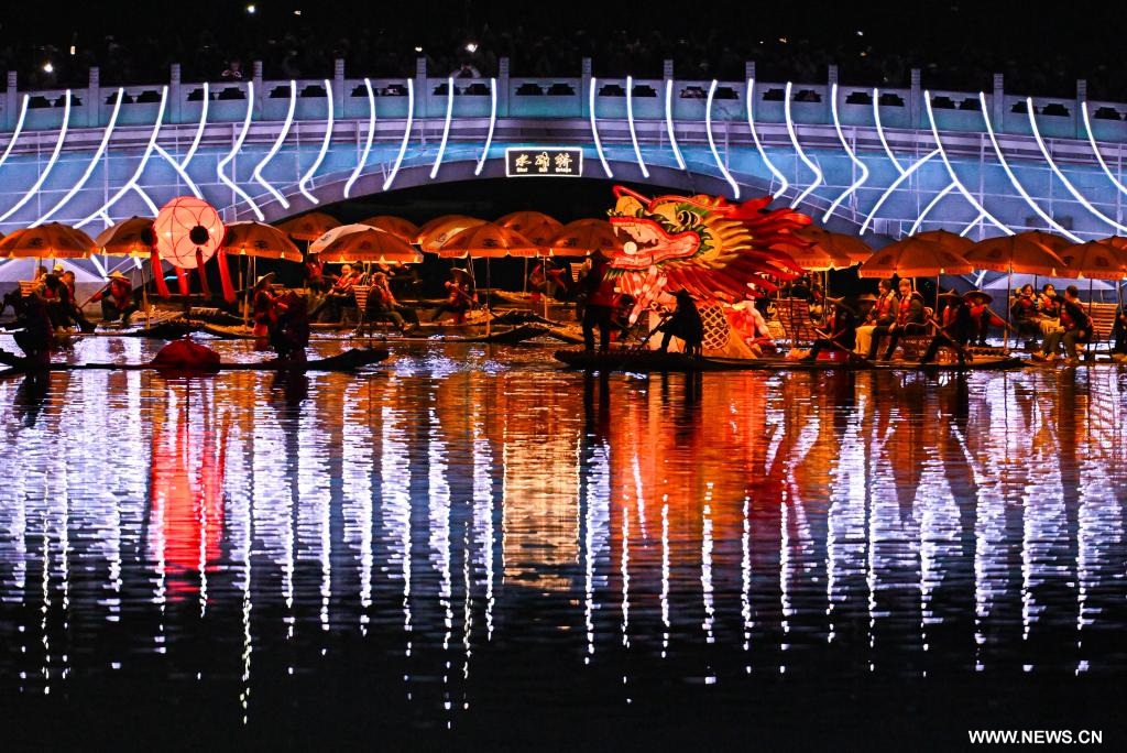 عرض لأحد الفنون الشعبية في بكين