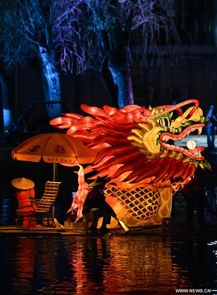 عرض لأحد الفنون الشعبية في بكين