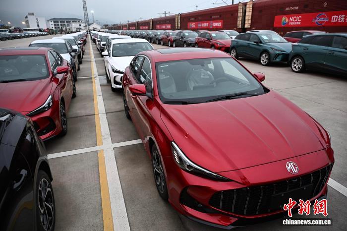 ميناء نينغده، بوابة لتصدير السيارات الصينية برّا