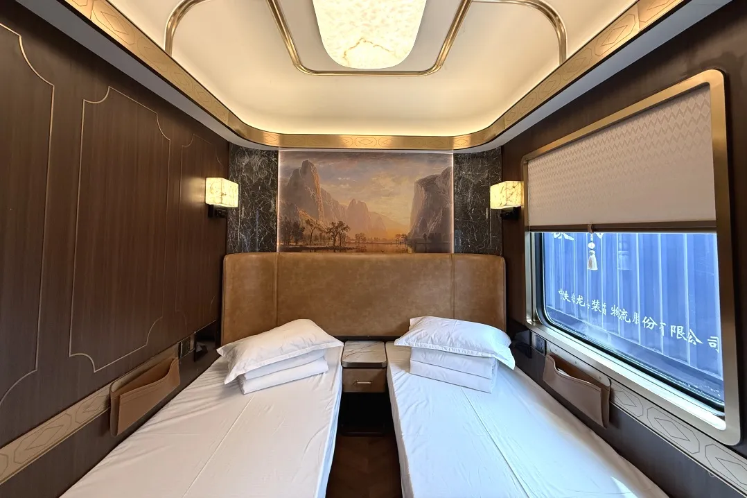 شينجيانغ تطلق قطارات سياحية جديدة تحمل علامة 