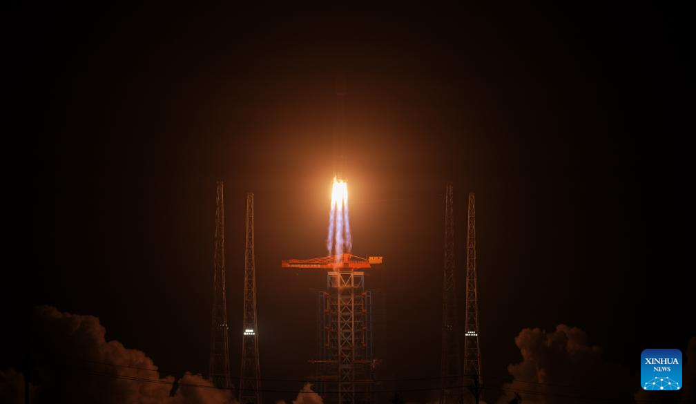 الصين تطلق مجموعة جديدة من الأقمار الصناعية للإنترنت على متن الصاروخ الحامل "لونغ مارش-8"