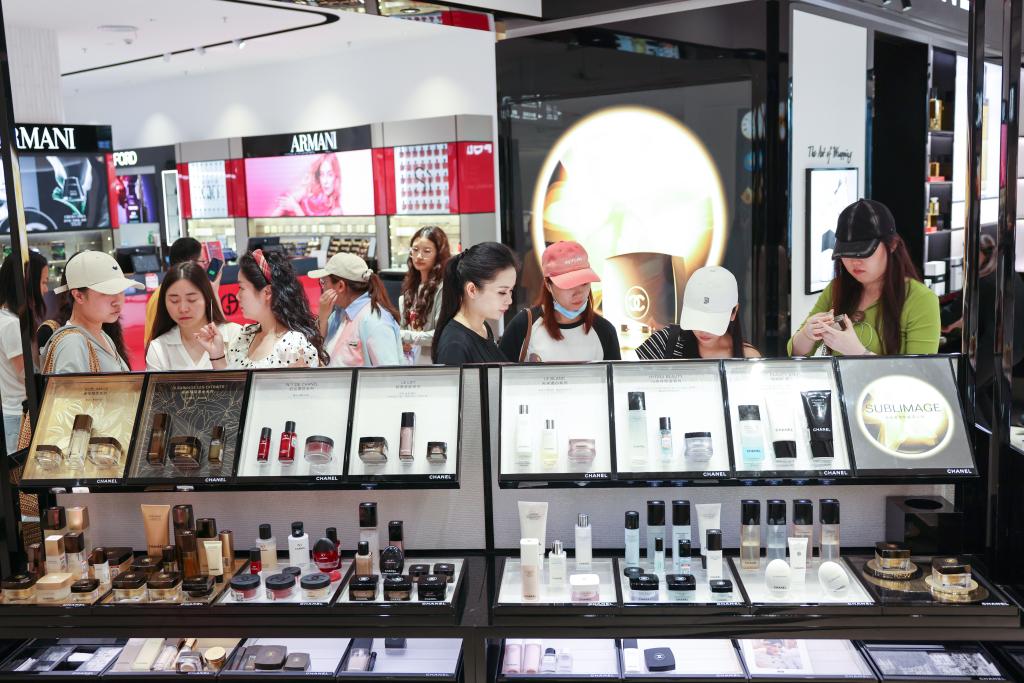 الإعفاءات الضريبية بميناء هاينان للتجارة الحرة توفر للكيانات السوقية أكثر من 11 مليار دولار أمريكي خلال فترة الخطة الخمسية الـ14