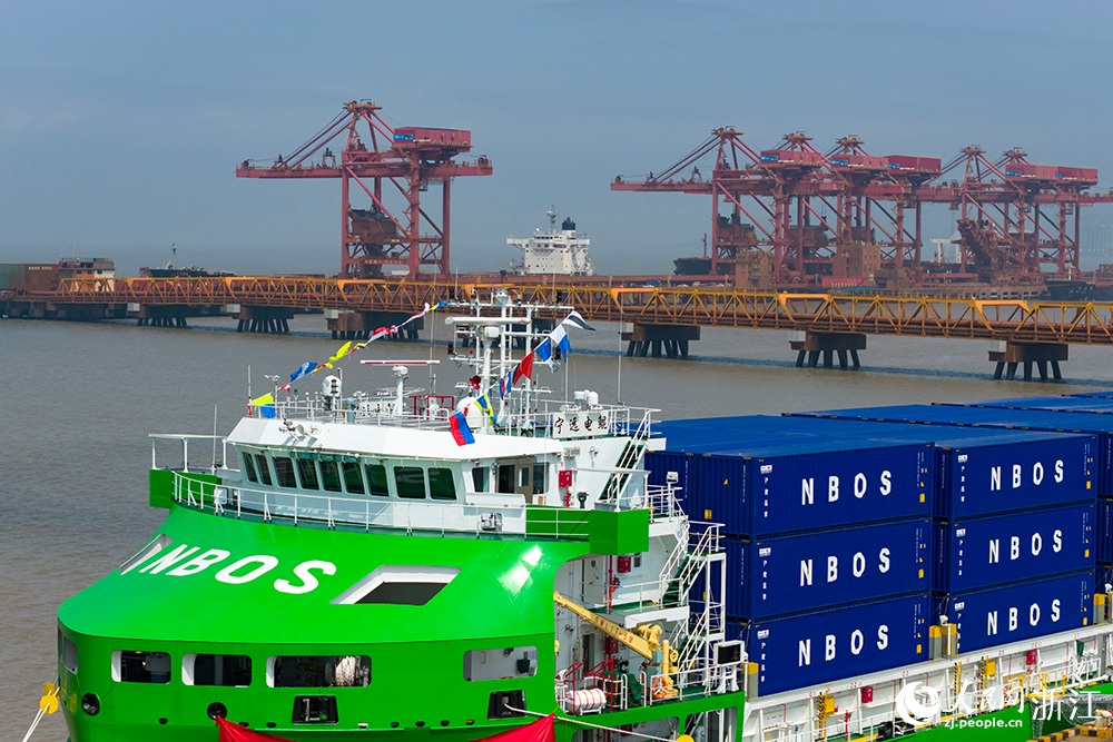 أكبر سفينة حاويات ذكية كهربائية بالكامل في العالم تدخل الخدمة في الصين