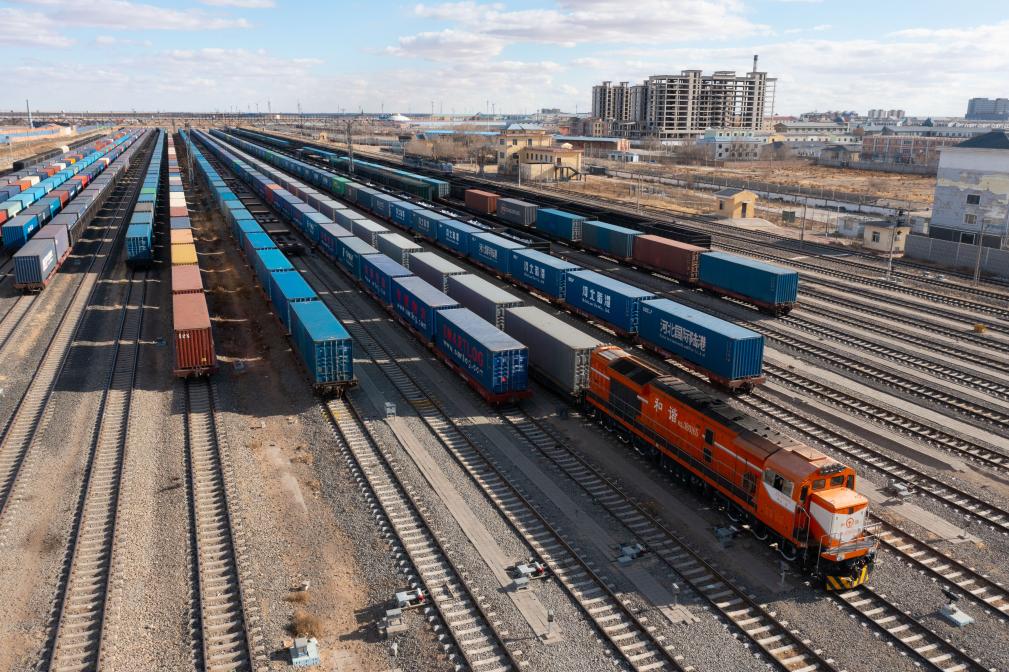 22 بالمائة زيادة في حجم الشحنات المنقولة عبر قطارات الشحن بين الصين وأوروبا خلال الربع الأول