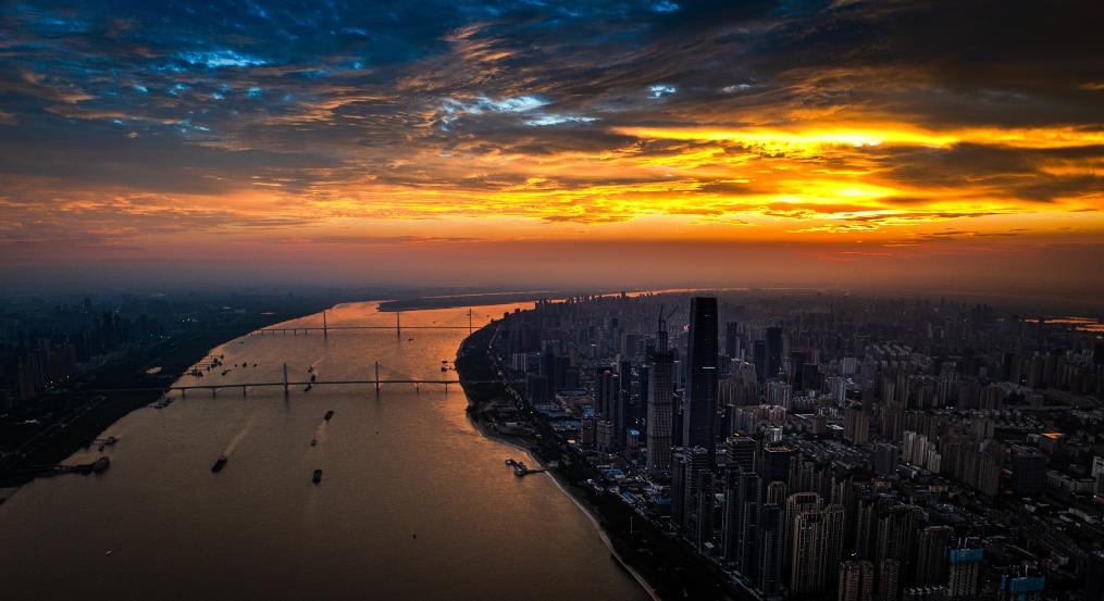 الصورة: جسور عابرة لنهر اليانغتسي في مقاطعة بوسط الصين