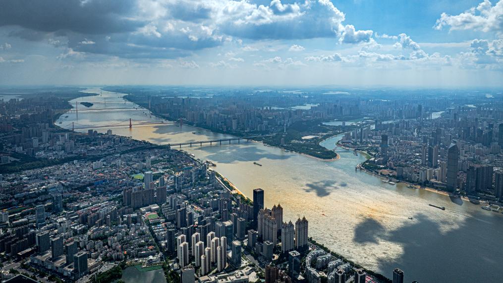 الصورة: جسور عابرة لنهر اليانغتسي في مقاطعة بوسط الصين