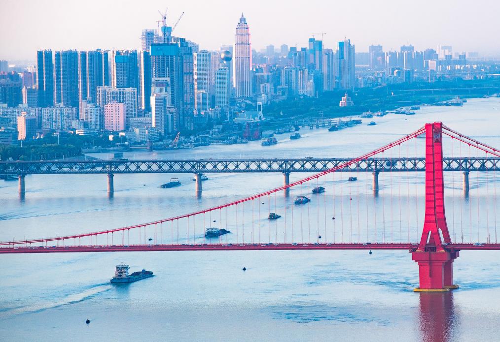 الصورة: جسور عابرة لنهر اليانغتسي في مقاطعة بوسط الصين