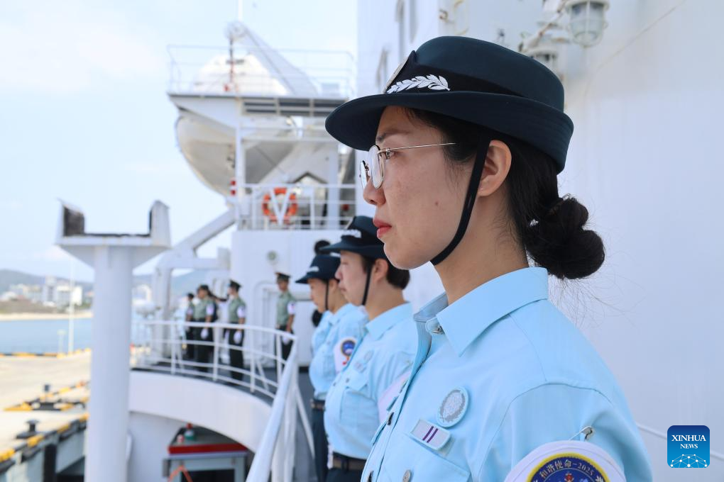 سفينة مستشفى للقوات البحرية الصينية تستقبل أكثر من 26 ألف مريض في أطول مهمة طبية في خارج البلاد