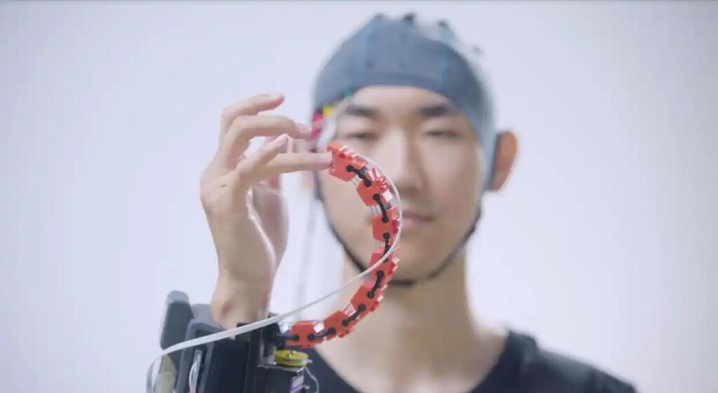 12 مليار يوان بحلول 2030... تسارع تطوير تقنية واجهات الدماغ والحاسوب في الصين