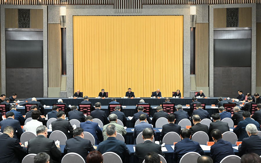 شي يؤكد على دفع البحوث الأساسية لتوطيد أساس بناء قوة الصين في العلوم والتكنولوجيا