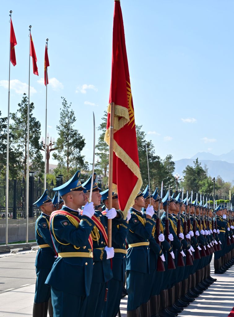 الرئيس شي يقول إن الصين مستعدة للعمل مع قرغيزستان لتعزيز مواءمة إستراتيجيات التنمية