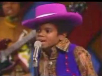 أول عرض لمايكل جاكسون على المسرح فى السنة الخامسة من عمره 