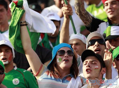 الجزائر تفوز على مصر وتتأهل لمونديال 2010 
