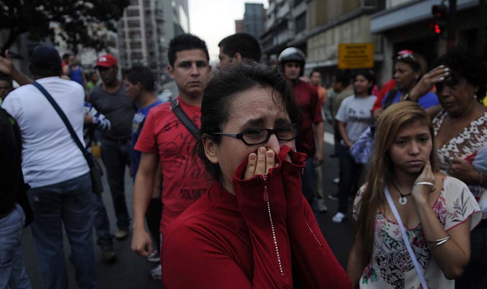 مشاعر الحزن تخيم على الفنزوليين بعد رحيل تشافيز